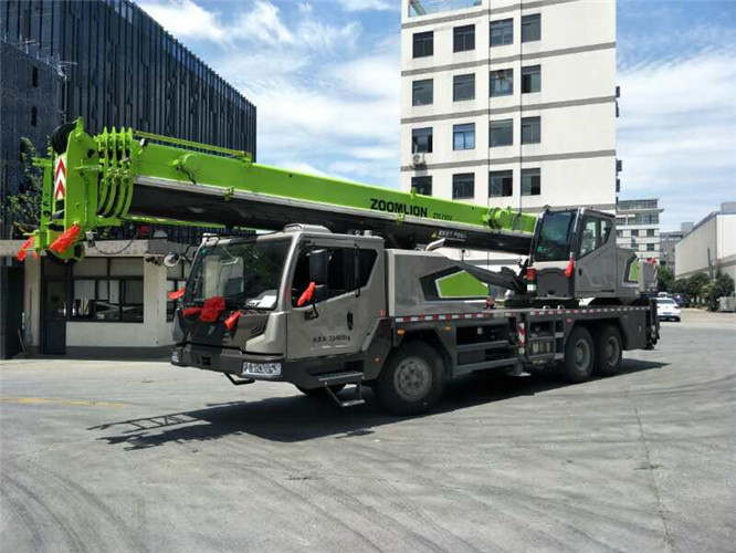 磐安县跨街广告牌的高空安装注意事项